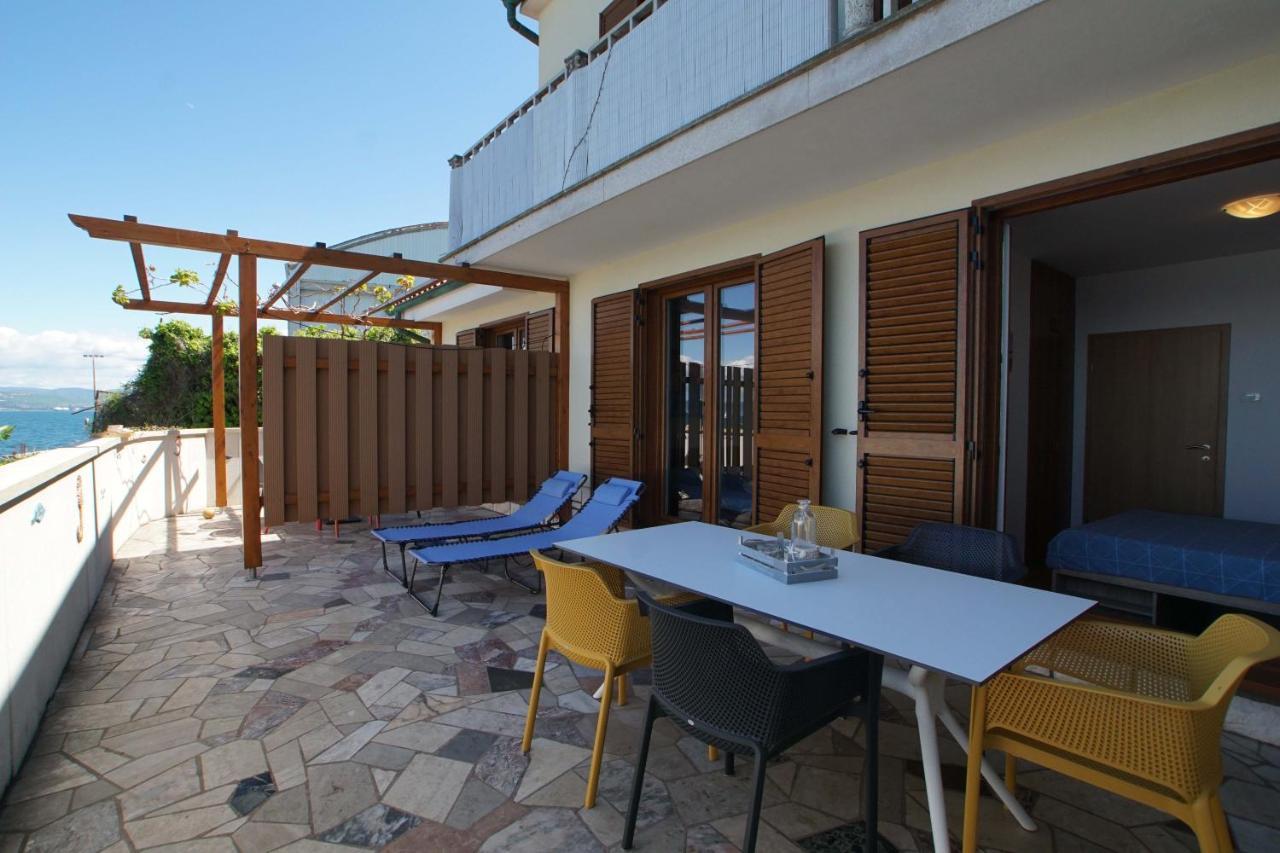 Apartmaji Pri Bosi Nogi Izola Exterior foto