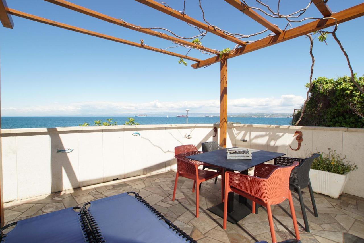 Apartmaji Pri Bosi Nogi Izola Exterior foto